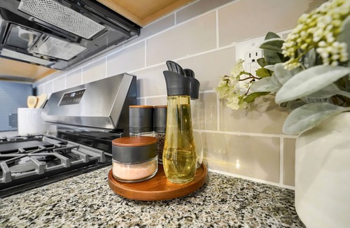 State College House | Premium Townhome Sleeps 11 Atherton St EV L2