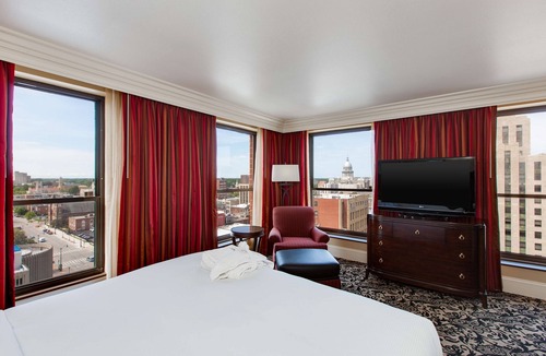 Downtown Springfield Hotel | President Abraham Lincoln Springfield - DoubleTree by Hilton