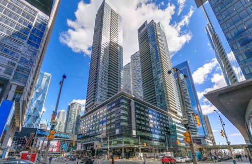 Toronto Entertainment District Condo | Prestigious 2-Bdrm Condo - across from Scotiabank Arena