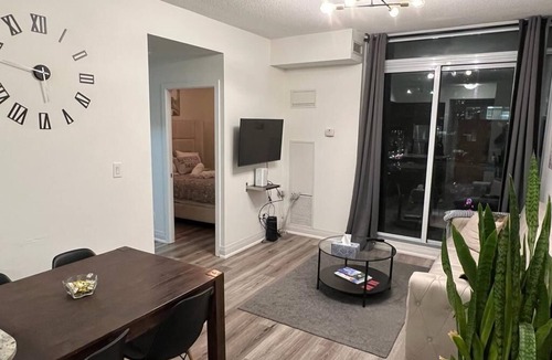 Toronto Entertainment District Condo | Prestigious 2-Bdrm Condo - across from Scotiabank Arena