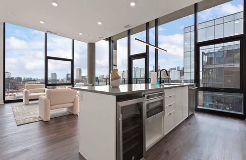 West Loop Apartment | Prime 4BR Penthouse w/ Skyline Views for Families