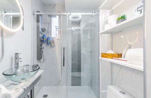 Lowertown Apartment | PRIME Downtown - Upscale 1BR in the Byward Market!