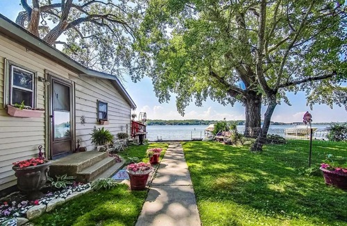 Fox Lake Apartment | prime lake frontage