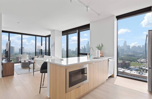 River North Apartment | Prime Lincoln Park Views + Modern Amenities Await