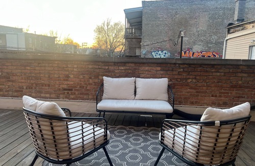 Wicker Park Apartment | Prime Location! 3-bedroom apartment, plus OFFICE Den in vibrant Wicker Park