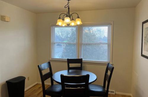 Springfield Apartment | Prime Location Amazing Unit Close to Downtown - 2 queen beds