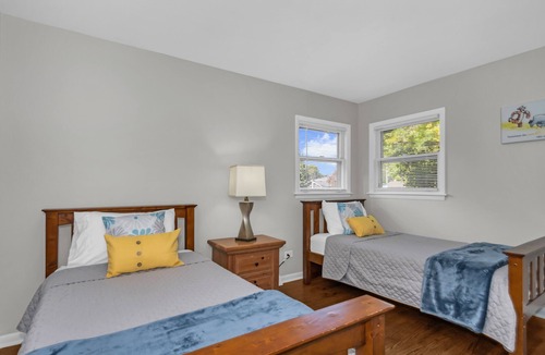 Schaumburg House | Prime Location, Cozy & Spacious home in Schaumburg