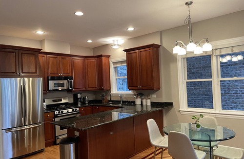West Town Condo | Prime Location! Modern 3 Bed 3 Bath Rental in Chicago