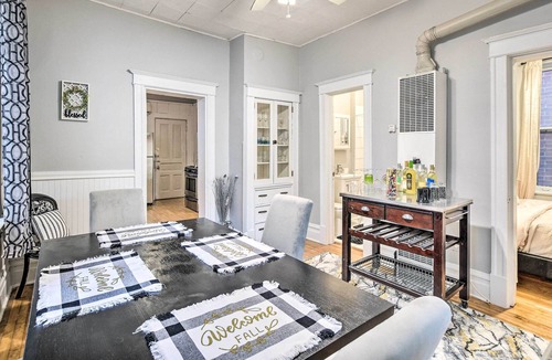 Old Town Triangle House | Prime Location Old Town Chicago Townhome!