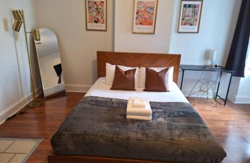 Center City West Apartment | Prime Location Studio in Center City with Fast Wifi