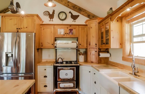 Whitefish House | Private 10 Acre Retreat | Pond & Fire Pit, 10 Min to Whitefish