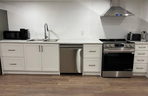 Vaughan House | Private 2 Bedroom Basement Suite