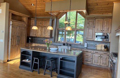 Elizabeth House | Private 50-acre Home Pet Friendly-Huge Greatroom-Firepit-Pond-Gameroom