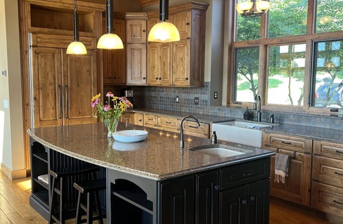 Elizabeth House | Private 50-acre Home Pet Friendly-Huge Greatroom-Firepit-Pond-Gameroom