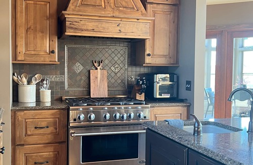 Elizabeth House | Private 50-acre Home Pet Friendly-Huge Greatroom-Firepit-Pond-Gameroom