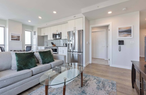 Quincy Apartment | Private Apt Downtown