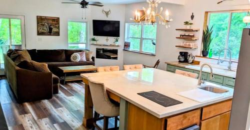 Covington House | Private Beach, secluded!