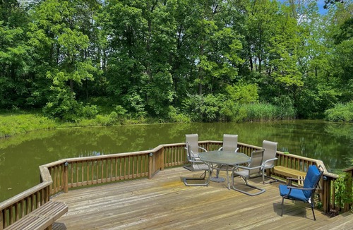 Freeburg Cabin | Private Cabin with Pond on Family Farm
