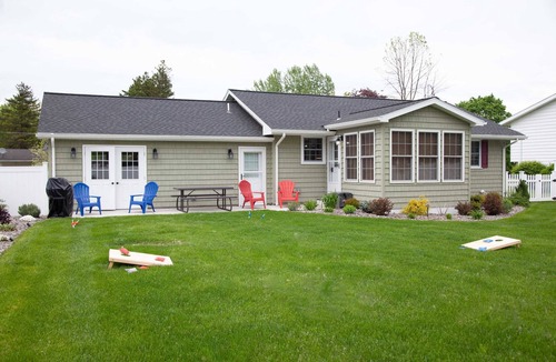 Waterloo House | Private Canal Access Cottage with Game Room