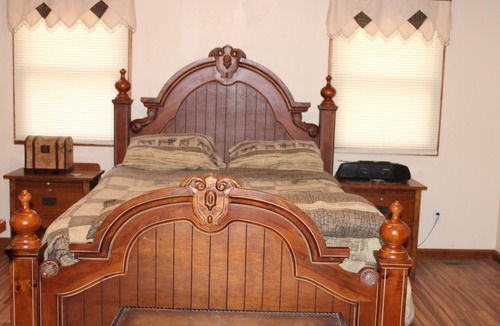 Akin Other | Private country setting. just 10 minutes from town
