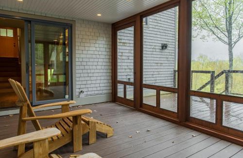 Glendale House | Private Home Overlooking Stevens Lake