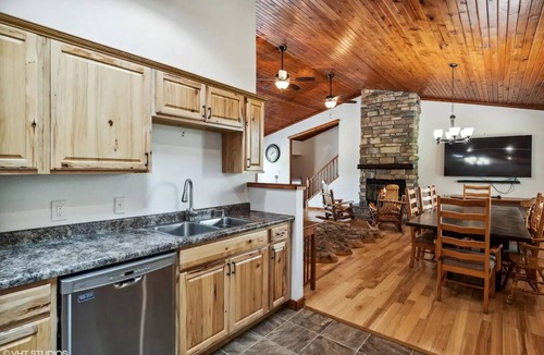 Dixon House | Private Islandnn