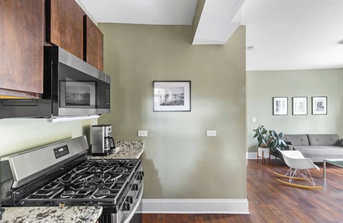 Chicago Apartment | Private Room in Stylish West Humboldt Park Apartment