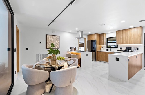 Fort Lauderdale House | Private Screened Pool + Firepit Lounge | 8 Mins to Beach | Soleil Oasis