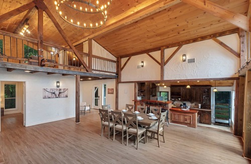 Tomball Cabin | Private Tree Cabin on 8 Acres - King Suite, Large Deck & Fire Pit