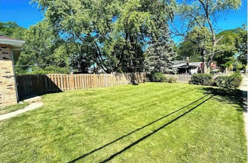 Arlington Heights House | PROMO 10% WEEKLY 15% MONTHLY DISCOUNT 2-Car Garage Cal King Bed Fenced Yard