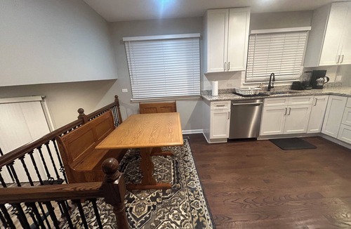 Streamwood House | PROMO 10% WEEKLY 15% MONTHLYOFFCozy Family Retreat: King Beds, Garage, Fast WiFi