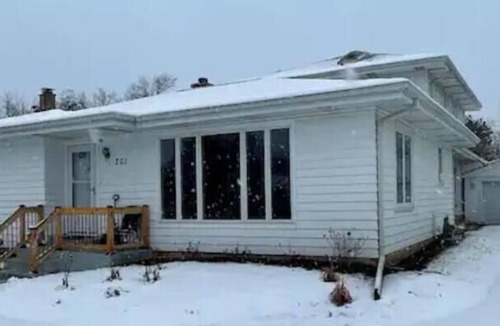 Fox Valley House | PROMO 10% WEEKLY AND 15% MONTHLY!nSpacious & Quaint Home Game Room LOTS of Beds!