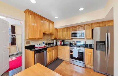 Lisle House | PROMO 15% MONTHLY DISCOUNT!nCozy House, Close to Benedictine & North Central