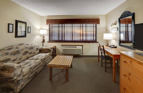 Moline Hotel | Quad Cities Charm | Pantry & Outdoor Patio Access, Next to Bike Path