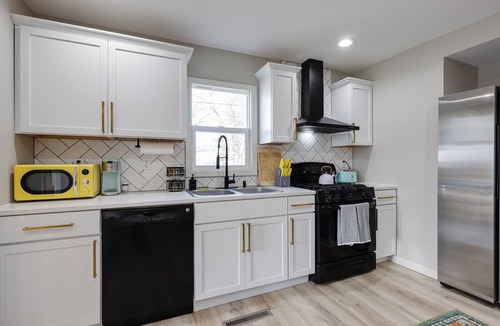 Shelbyville House | Quaint and colorful with fun amenities!
