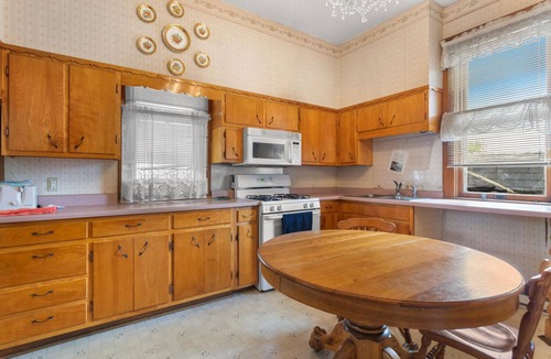 Danville Bed & Breakfast | Quaint Mansion - Downtown Danville Centrally locatedn