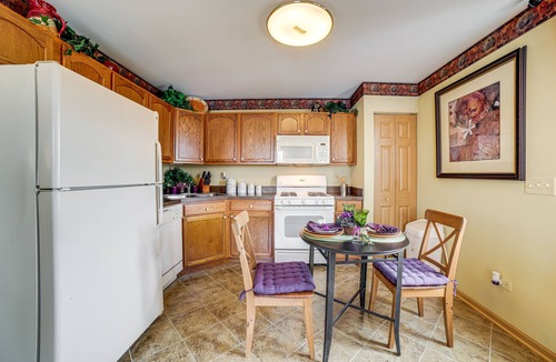 Park Forest Apartment | Quaint Park Forest Apartment - Near Golf Courses!