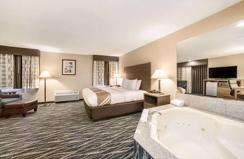 Effingham Hotel | Quality Inn Effingham North