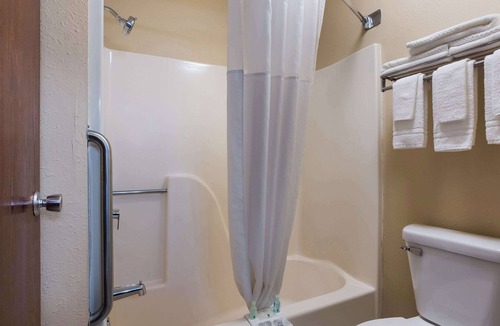Galesburg Hotel | Quality Inn Galesburg near US Highway 34 and I-74