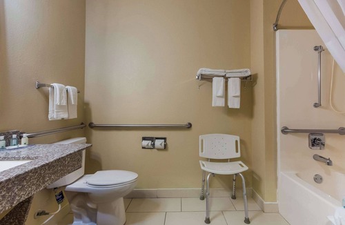 Galesburg Hotel | Quality Inn Galesburg near US Highway 34 and I-74