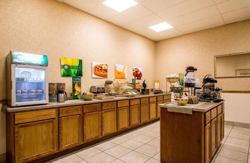 Morris Hotel | Quality Inn Morris I-80