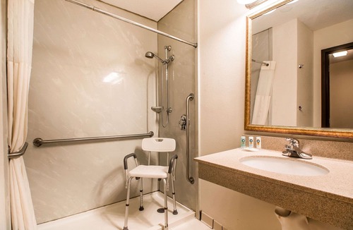 Morris Hotel | Quality Inn Morris I-80