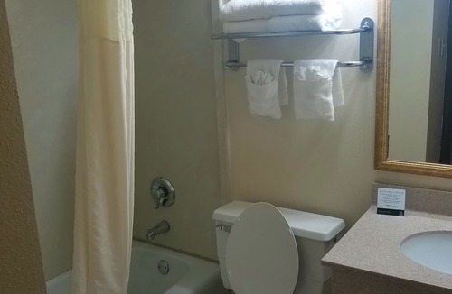 Morris Hotel | Quality Inn Morris I-80