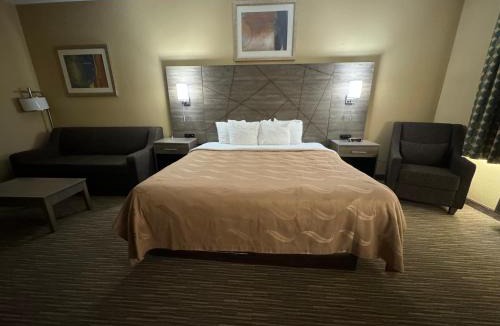 Forsyth Hotel | Quality Inn near I-72 and Hwy 51