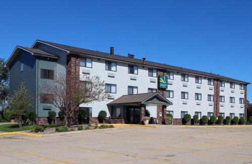 Bloomington Hotel | Quality Inn & Suites Bloomington I-55 and I-74
