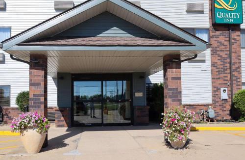 Bloomington Hotel | Quality Inn & Suites Bloomington I-55 and I-74