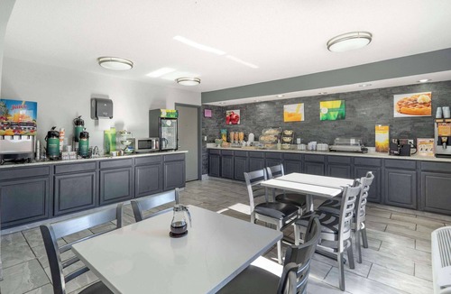 Bloomington Hotel | Quality Inn & Suites Bloomington University Area