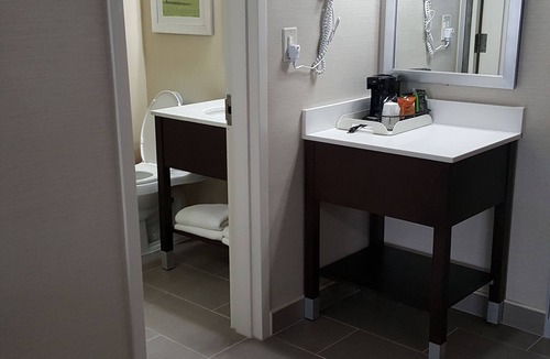 Danbury Hotel | Quality Inn & Suites Danbury near University