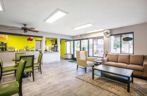 Metropolis Hotel | Quality Inn & Suites Metropolis I-24