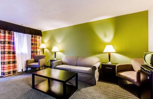 Quad Cities Hotel | Quality Inn & Suites Moline - Quad Cities